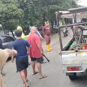 Wali Kota Bekasi Tri Adhianto Diancam Golok saat Penertiban PKL